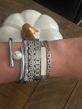 Load image into Gallery viewer, Line Pearl Cuff
